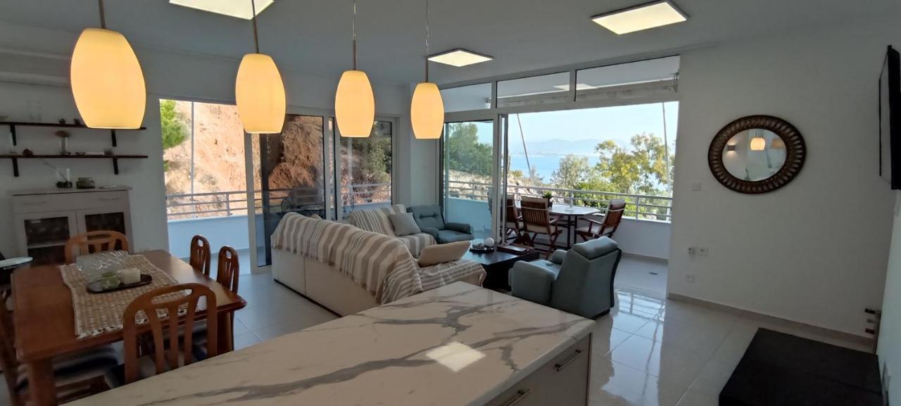 Apartment Atlas By Sea